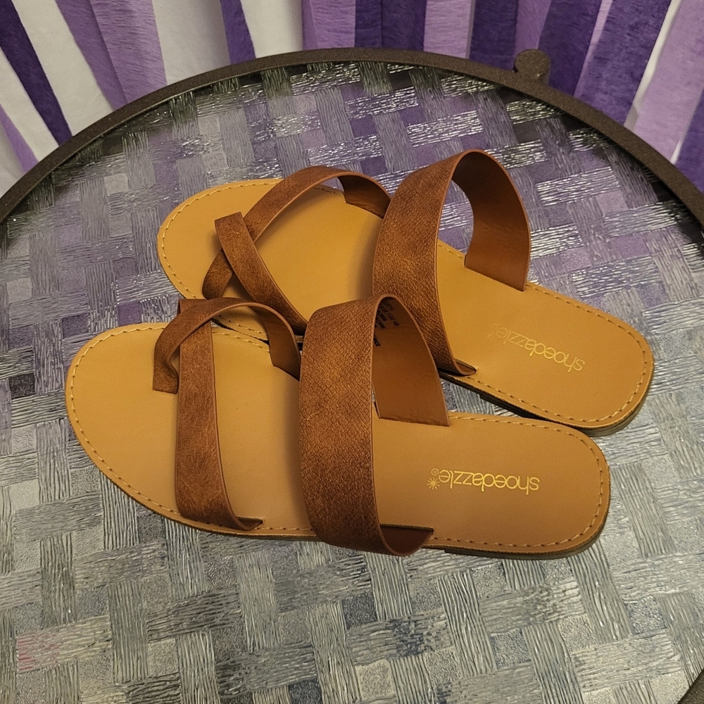 Cloey Flat Sandals